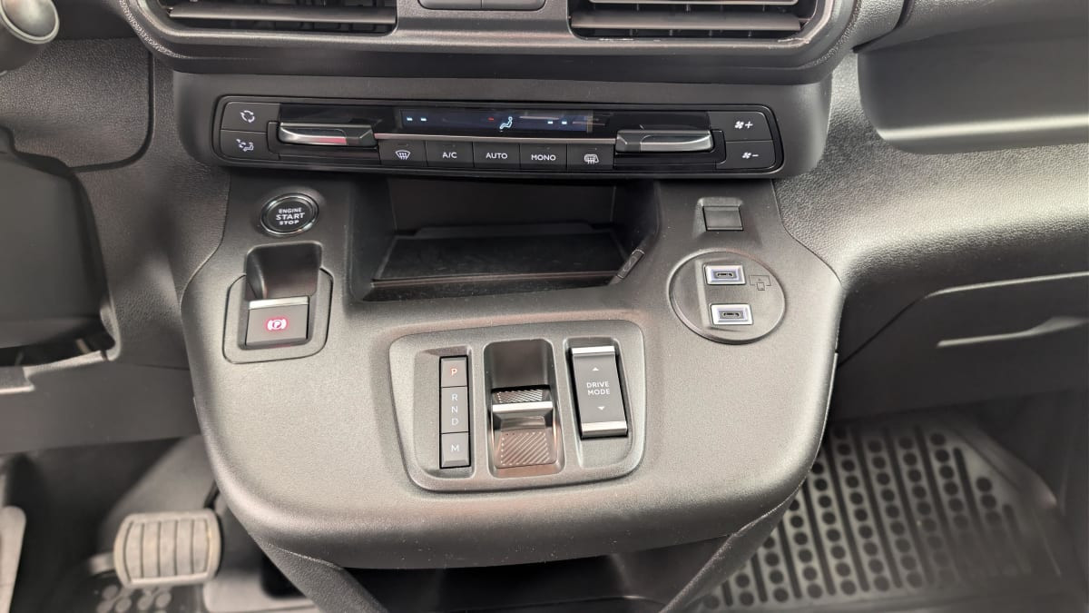 Vente en ligne Peugeot Partner Fourgon M 1000 KG BLUEHDI 130 S S EAT8 au prix de 24 440 €