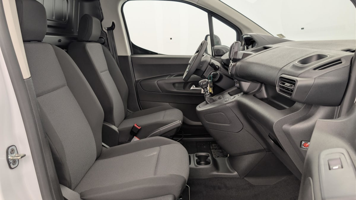 Vente en ligne Peugeot Partner Fourgon XL 950 KG BLUEHDI 100 S S BVM6 au prix de 20 530 €