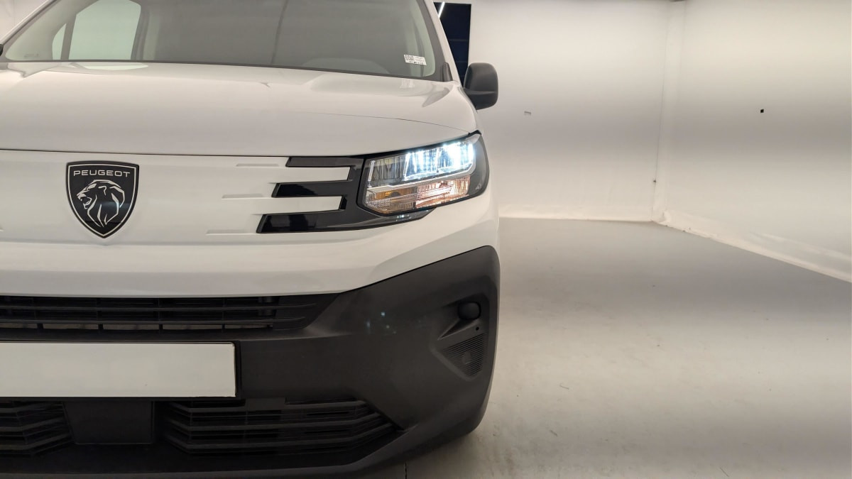 Vente en ligne Peugeot Partner Fourgon XL 950 KG BLUEHDI 100 S S BVM6 au prix de 20 530 €