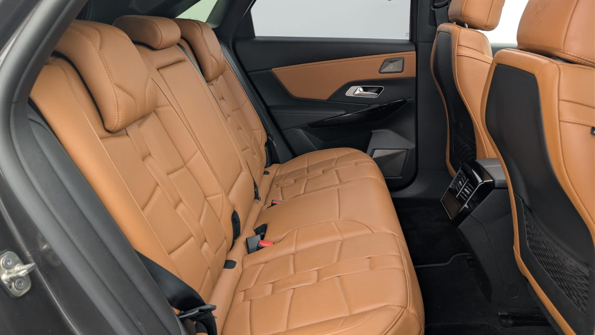 Vente en ligne Ds DS7 Crossback Hybride E-Tense 300 EAT8 4x4 Rivoli au prix de 30 160 €