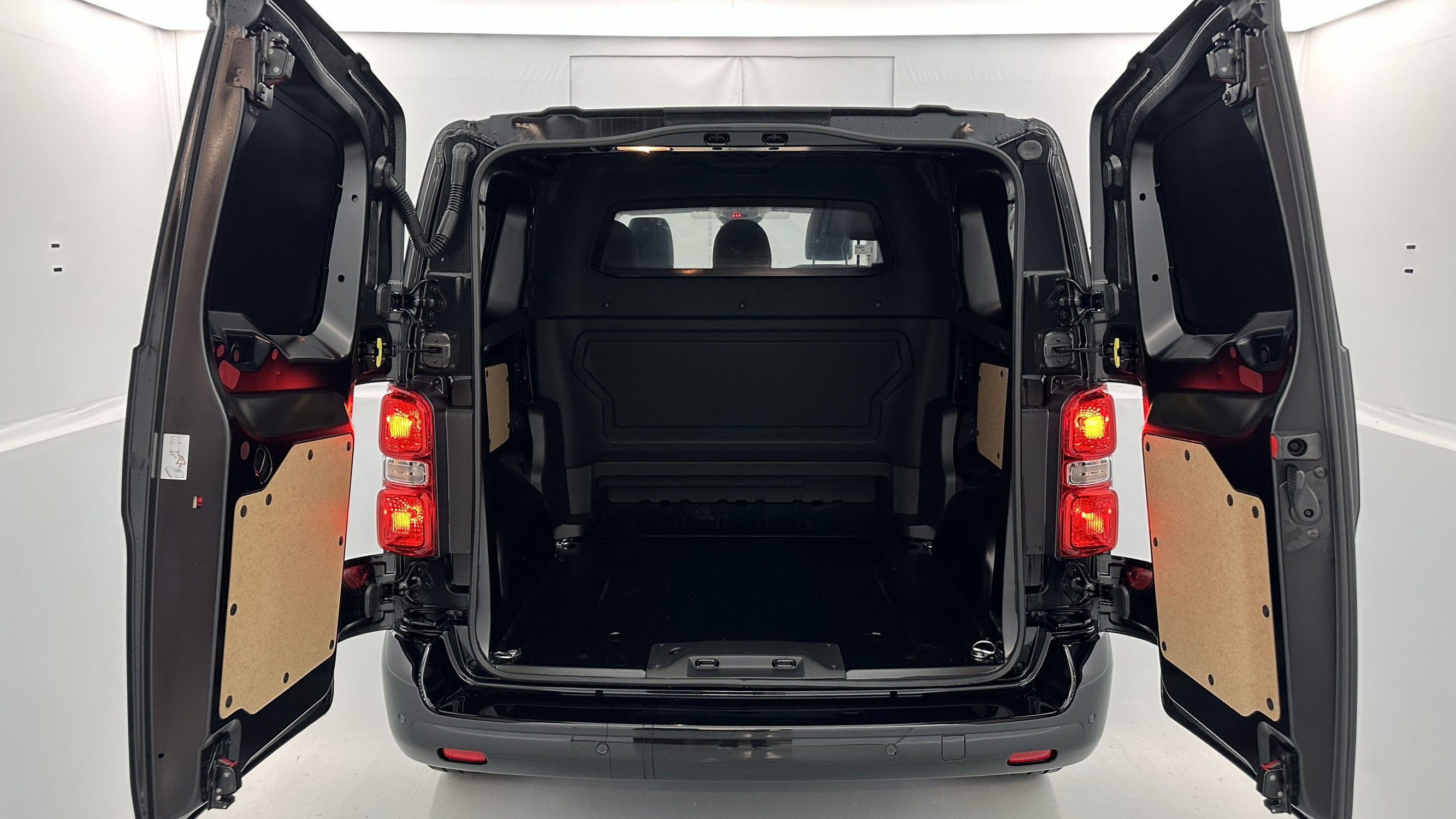 Vente en ligne Peugeot Expert EXPERT CA M 2.0 BlueHDi 180ch EAT8 au prix de 35 340 €