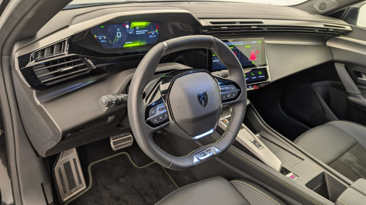 Vente en ligne Peugeot 408 Hybrid 145 e-DCS6 GT au prix de 29 540 €