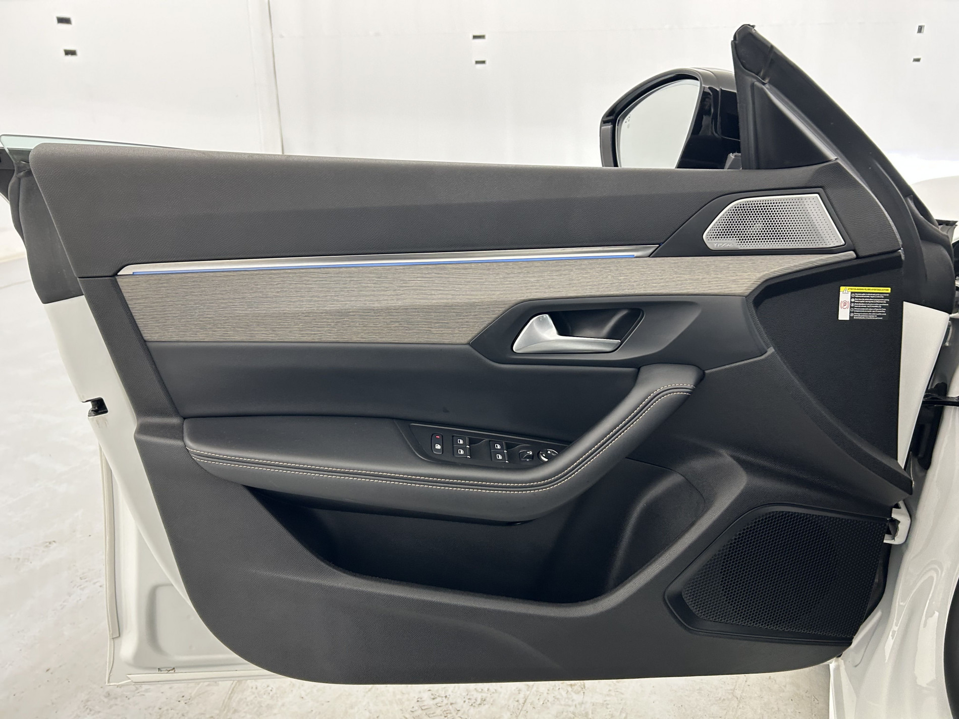 Vente en ligne Peugeot 508 HYBRID 225ch GT e-EAT8 Suréquipé au prix de 17 990 €