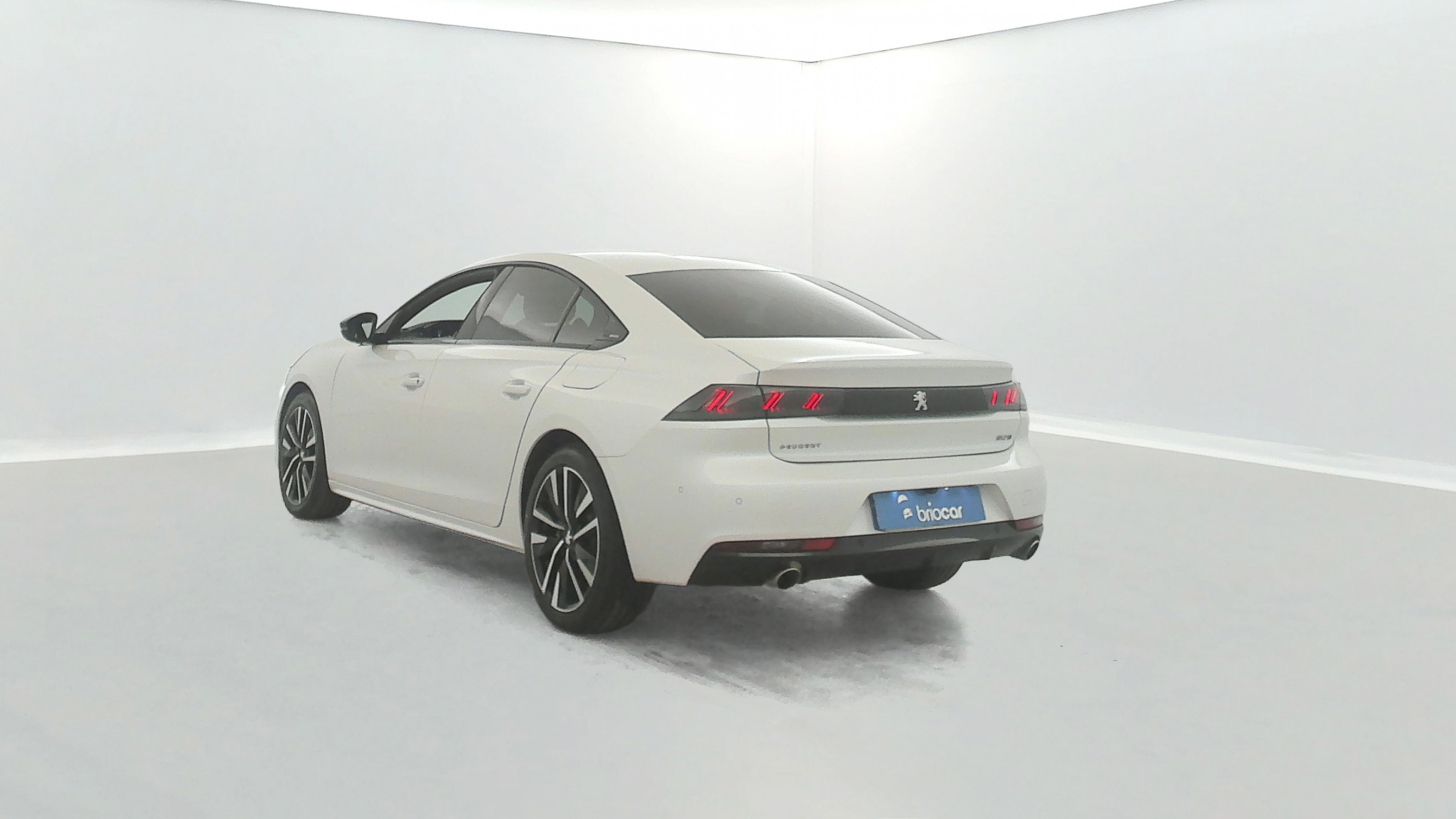 Vente en ligne Peugeot 508 HYBRID 225ch GT e-EAT8 Suréquipé au prix de 17 990 €