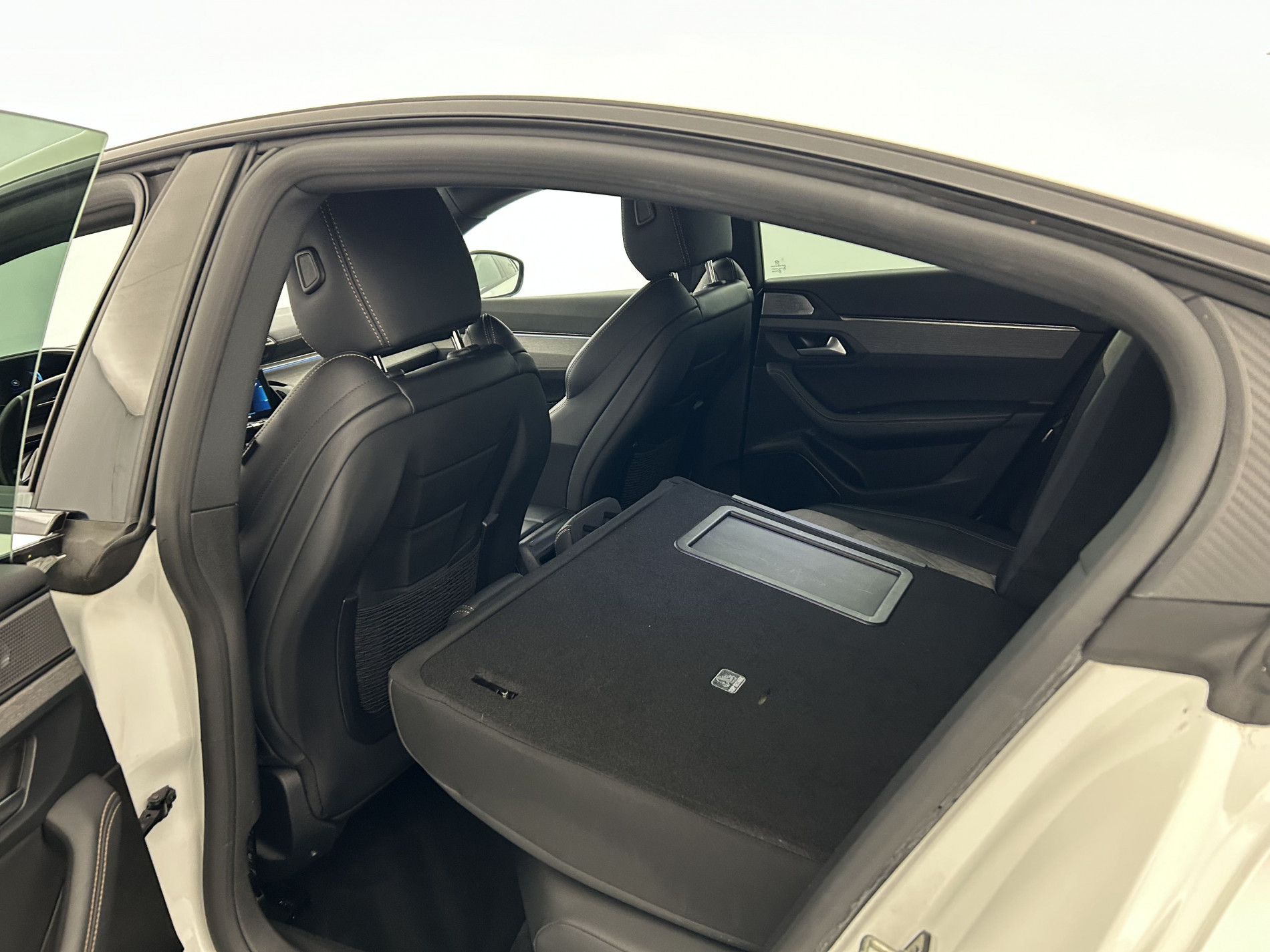 Vente en ligne Peugeot 508 HYBRID 225ch GT e-EAT8 Suréquipé au prix de 17 990 €