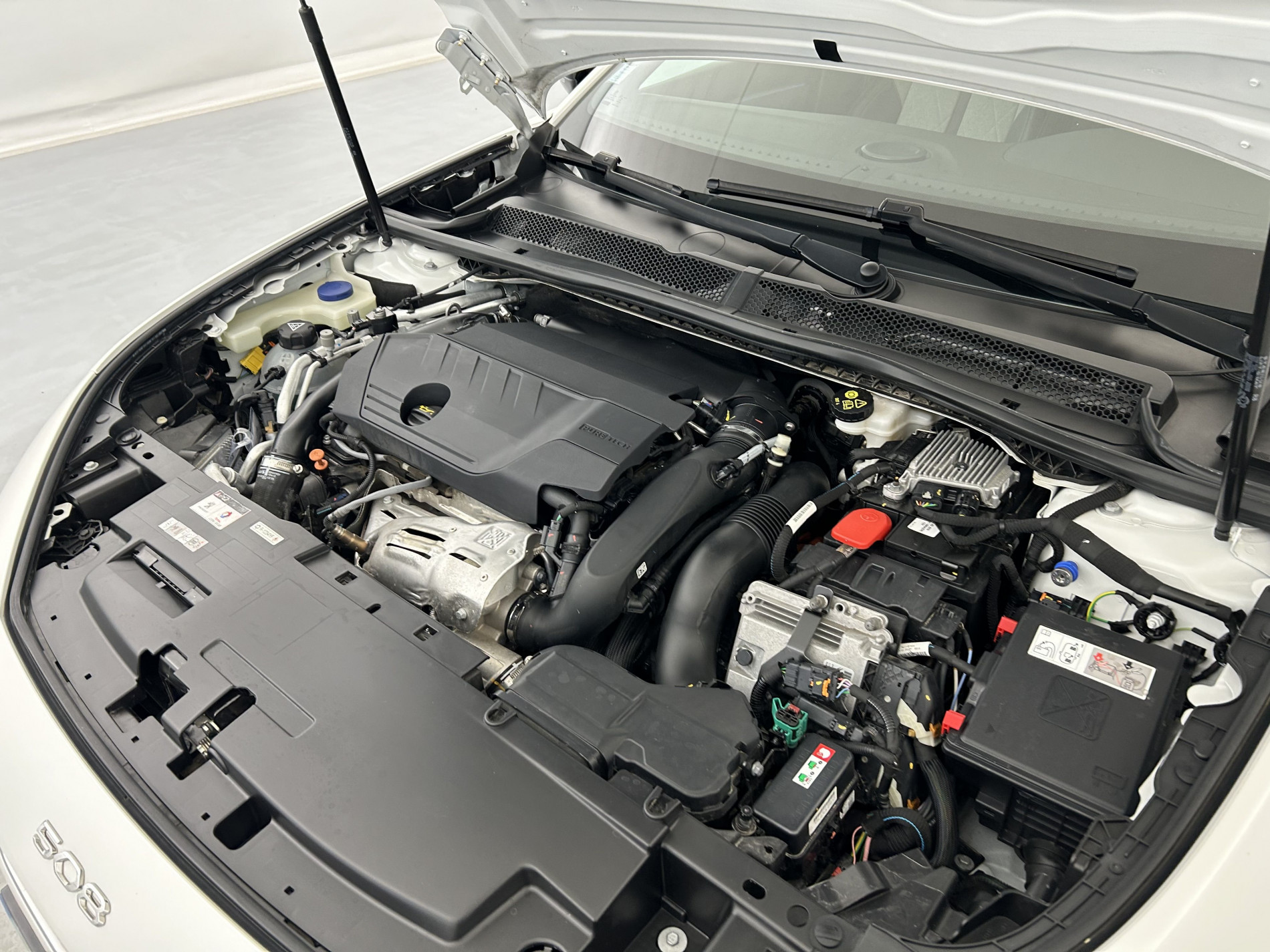 Vente en ligne Peugeot 508 HYBRID 225ch GT e-EAT8 Suréquipé au prix de 17 990 €