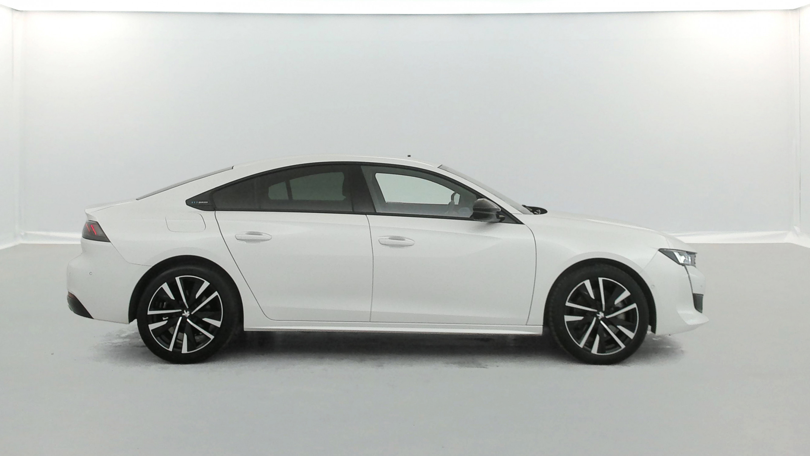 Vente en ligne Peugeot 508 HYBRID 225ch GT e-EAT8 Suréquipé au prix de 17 990 €