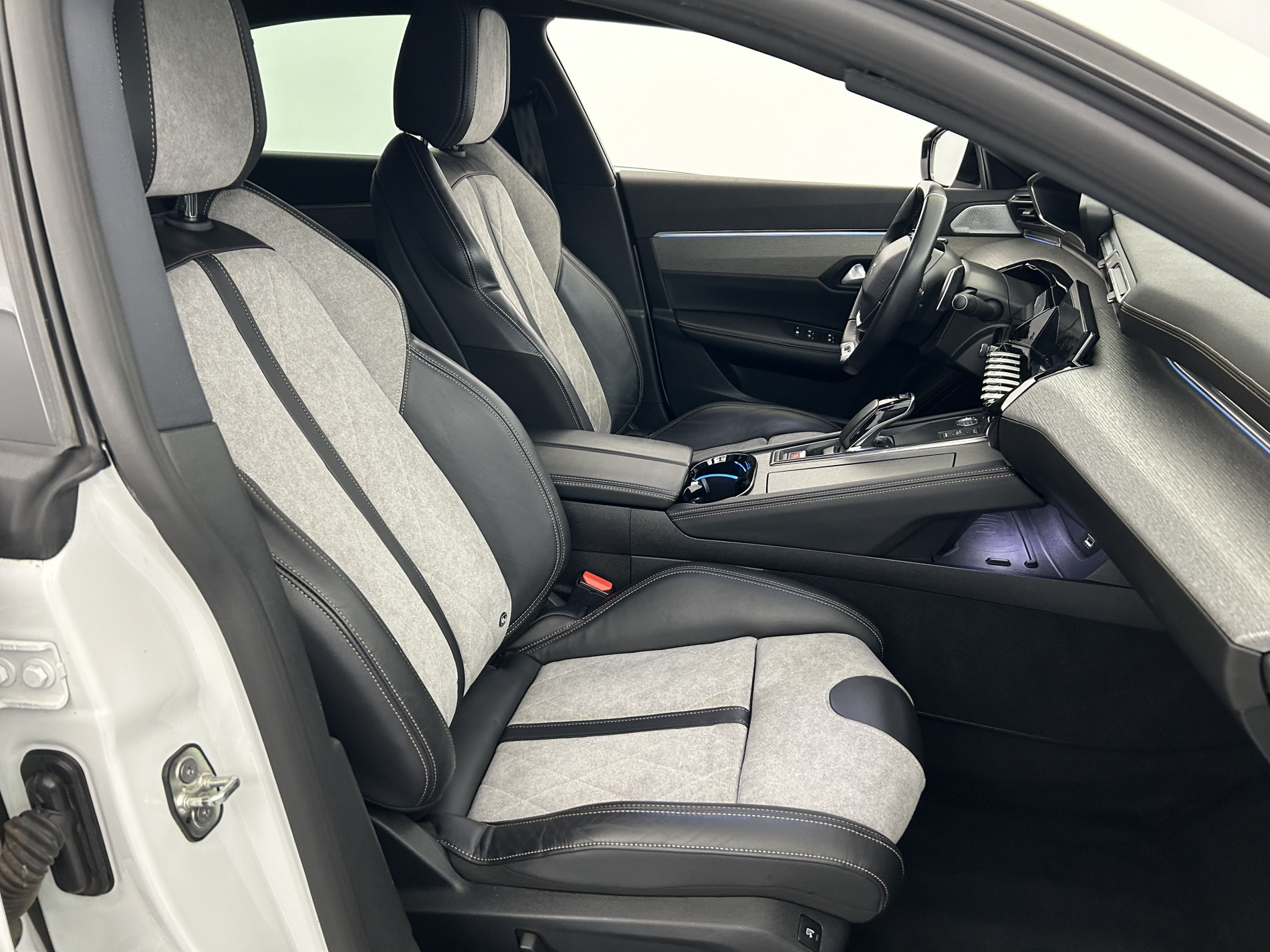 Vente en ligne Peugeot 508 HYBRID 225ch GT e-EAT8 Suréquipé au prix de 17 990 €