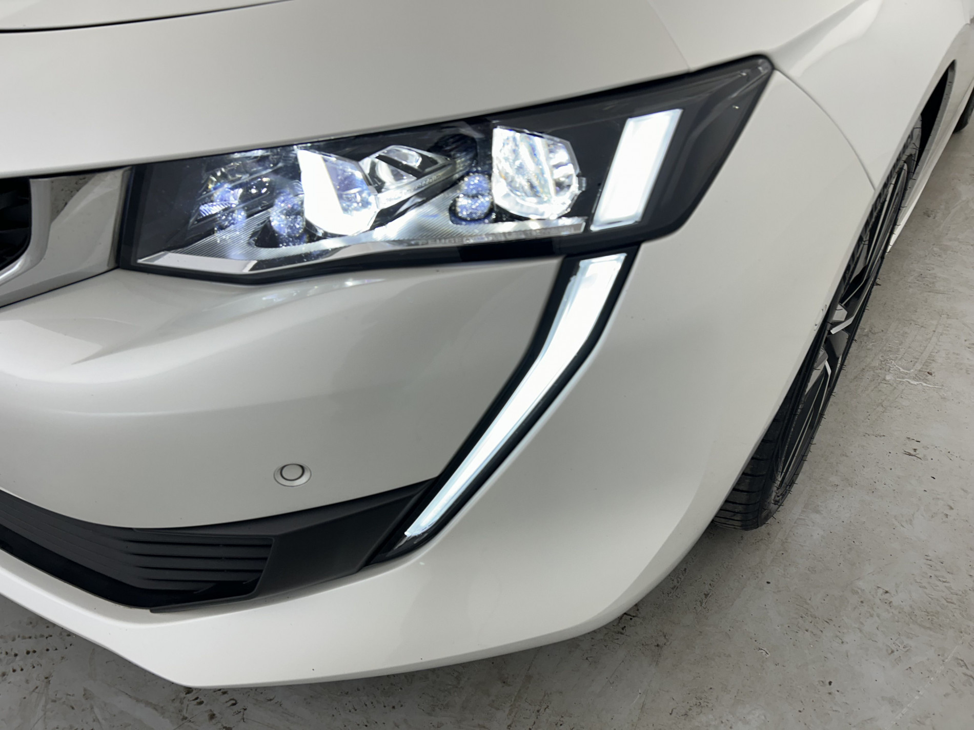 Vente en ligne Peugeot 508 HYBRID 225ch GT e-EAT8 Suréquipé au prix de 17 990 €