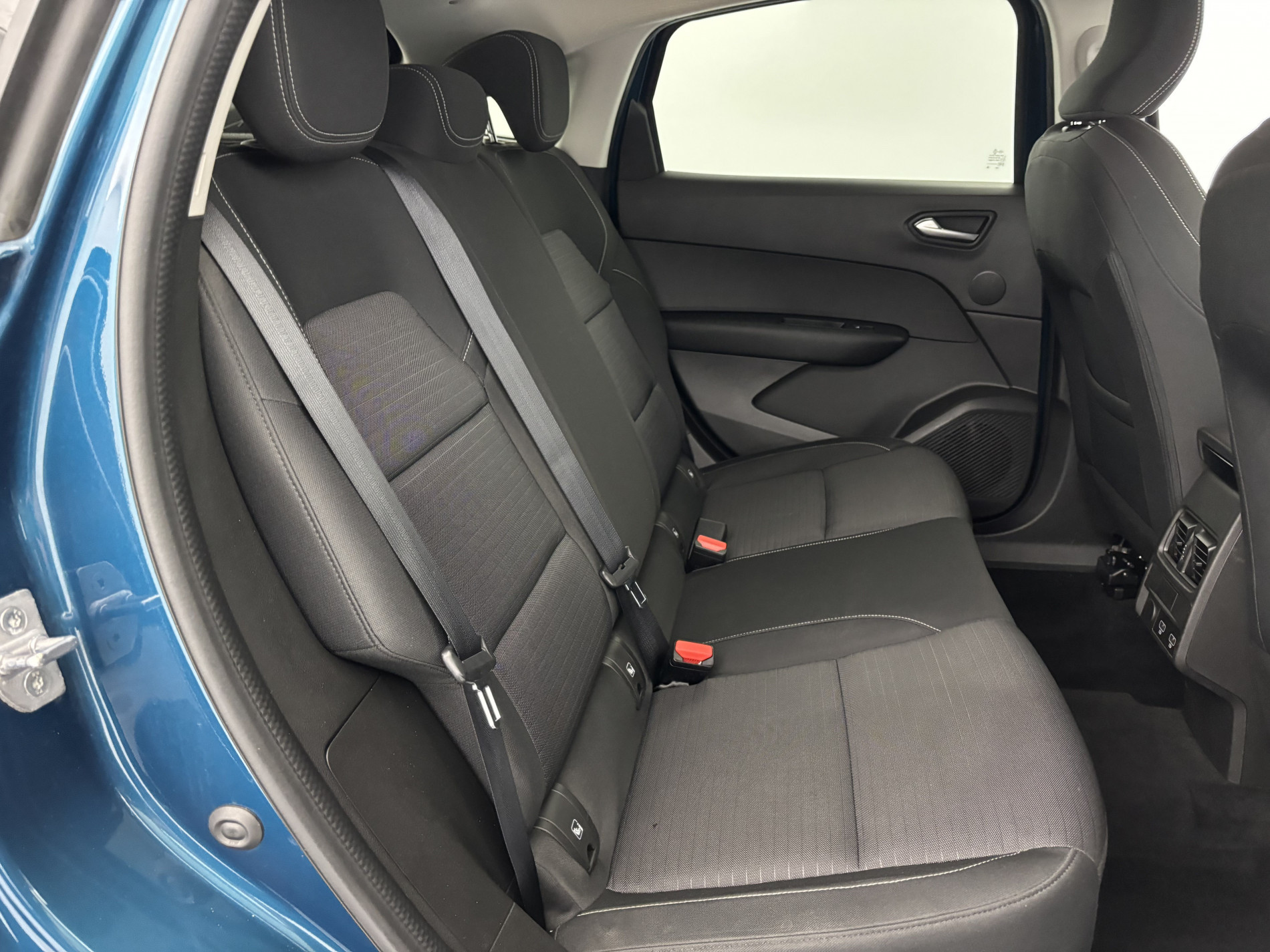 Vente en ligne Renault Arkana 1.3 TCe mild hybrid 140ch Evolution EDC au prix de 17 990 €