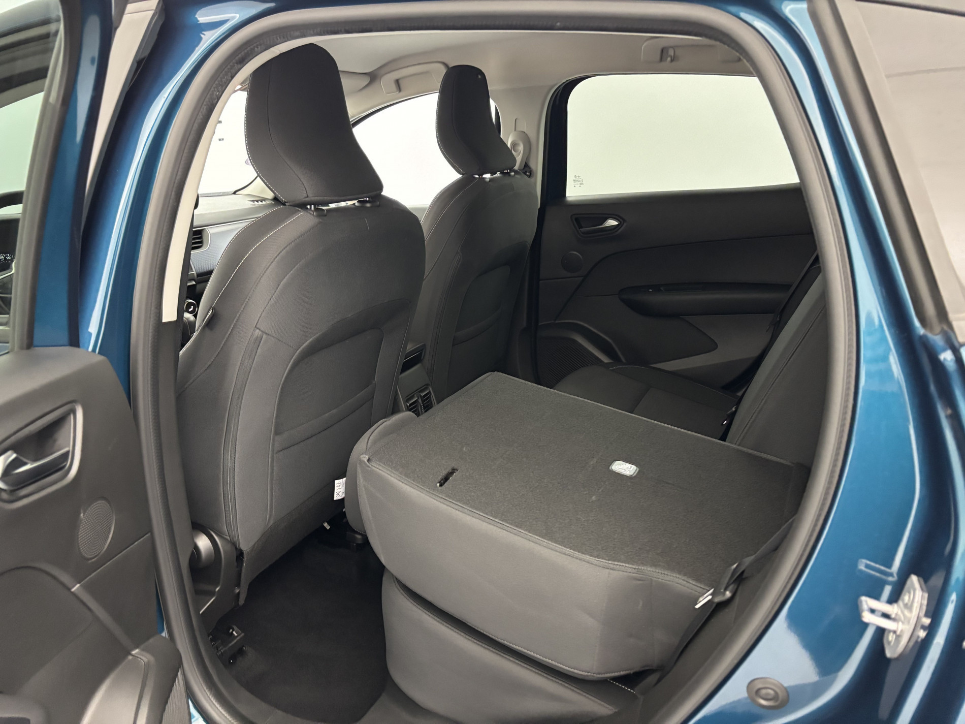 Vente en ligne Renault Arkana 1.3 TCe mild hybrid 140ch Evolution EDC au prix de 17 990 €