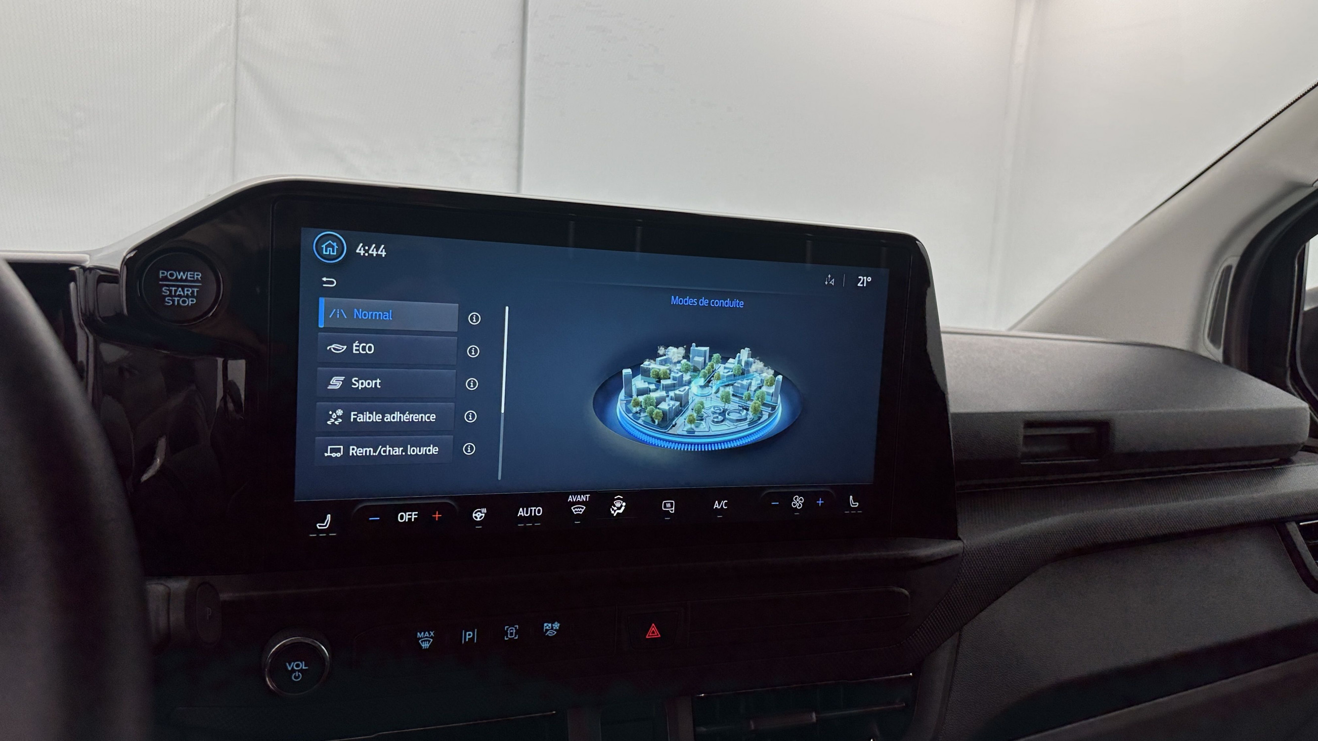 Vente en ligne Ford Transit Custom TRANSIT CUSTOM II 320 L2H1 2.0 Ecoblue 170ch Limited BVA8 au prix de 45 420 €