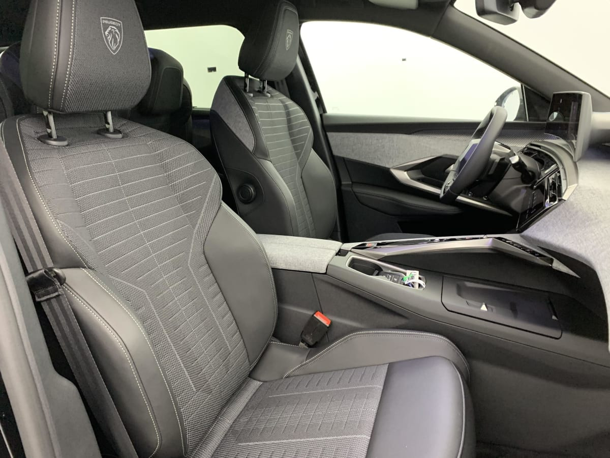 Vente en ligne Peugeot 5008 Hybrid 145 e-DCS6 GT au prix de 35 520 €