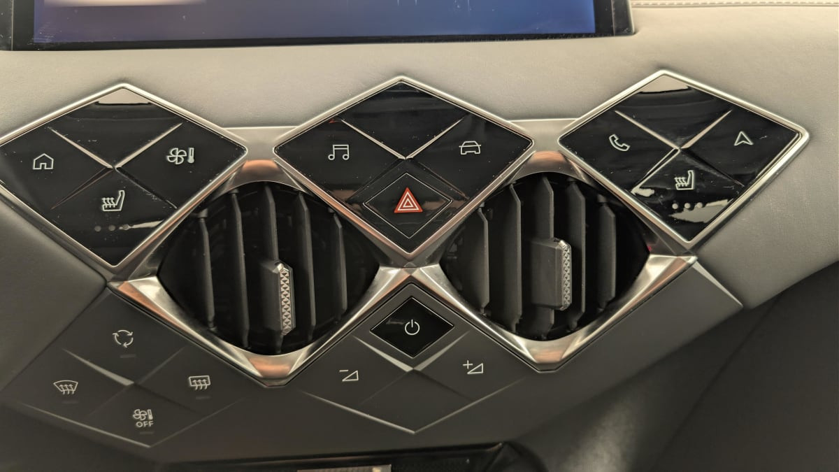 Vente en ligne Ds Ds3 Crossback PureTech 130 EAT8 Opera au prix de 23 360 €