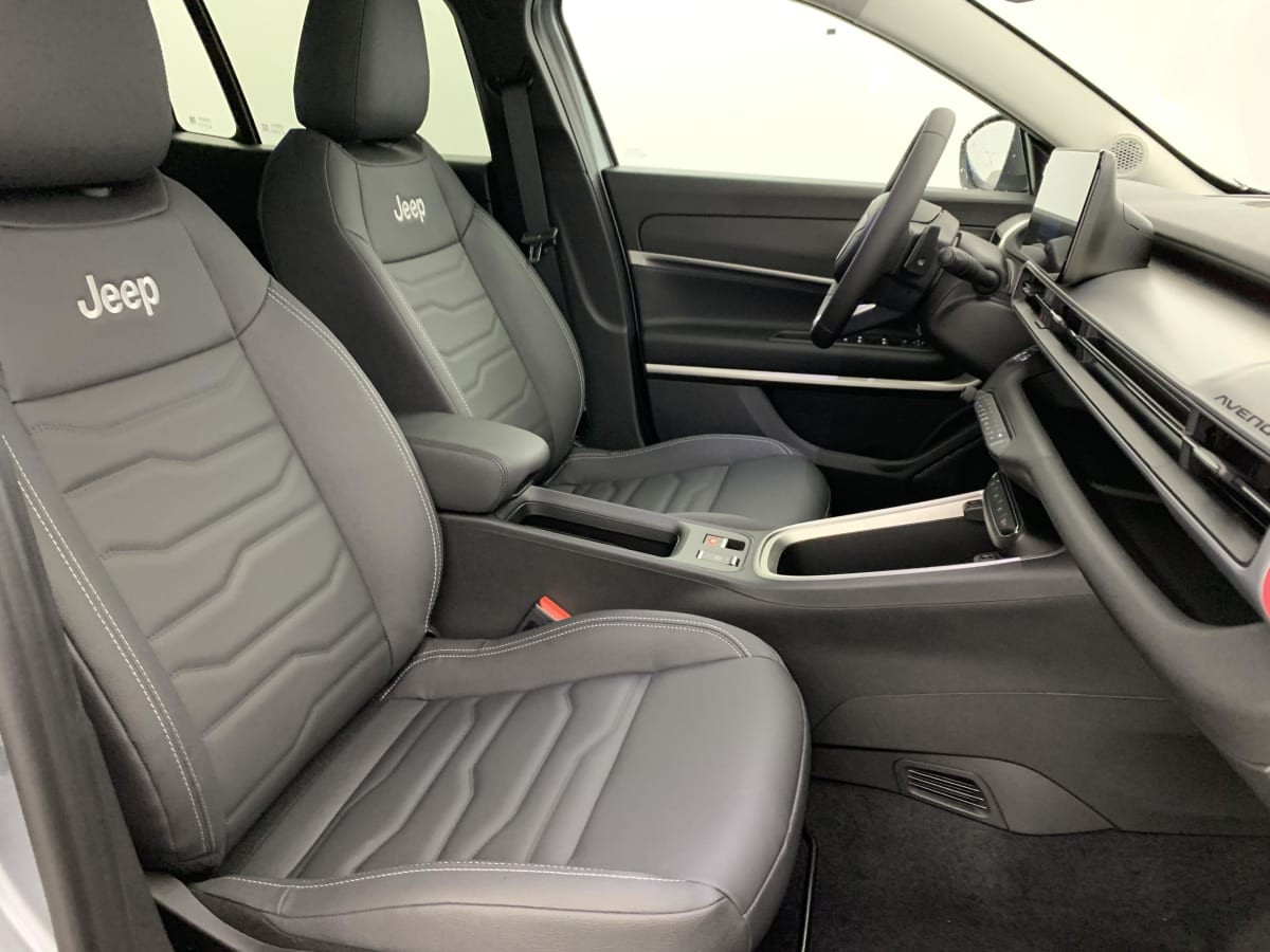 Vente en ligne Jeep Avenger 1.2 Turbo T3 110 ch e-Hybrid BVR6 Summit au prix de 28 310 €