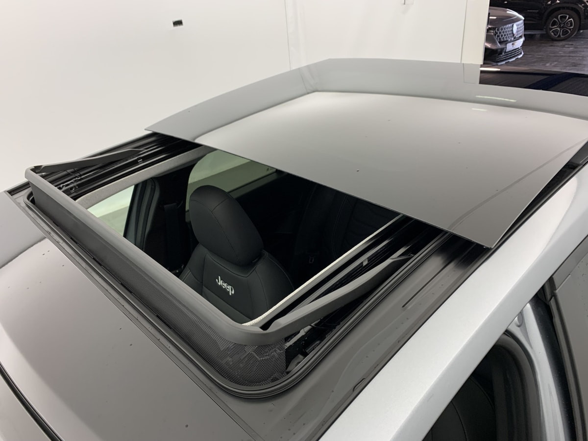 Vente en ligne Jeep Avenger 1.2 Turbo T3 110 ch e-Hybrid BVR6 Summit au prix de 28 310 €