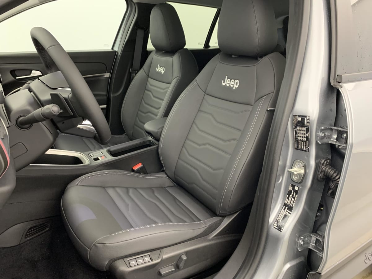 Vente en ligne Jeep Avenger 1.2 Turbo T3 110 ch e-Hybrid BVR6 Summit au prix de 28 310 €