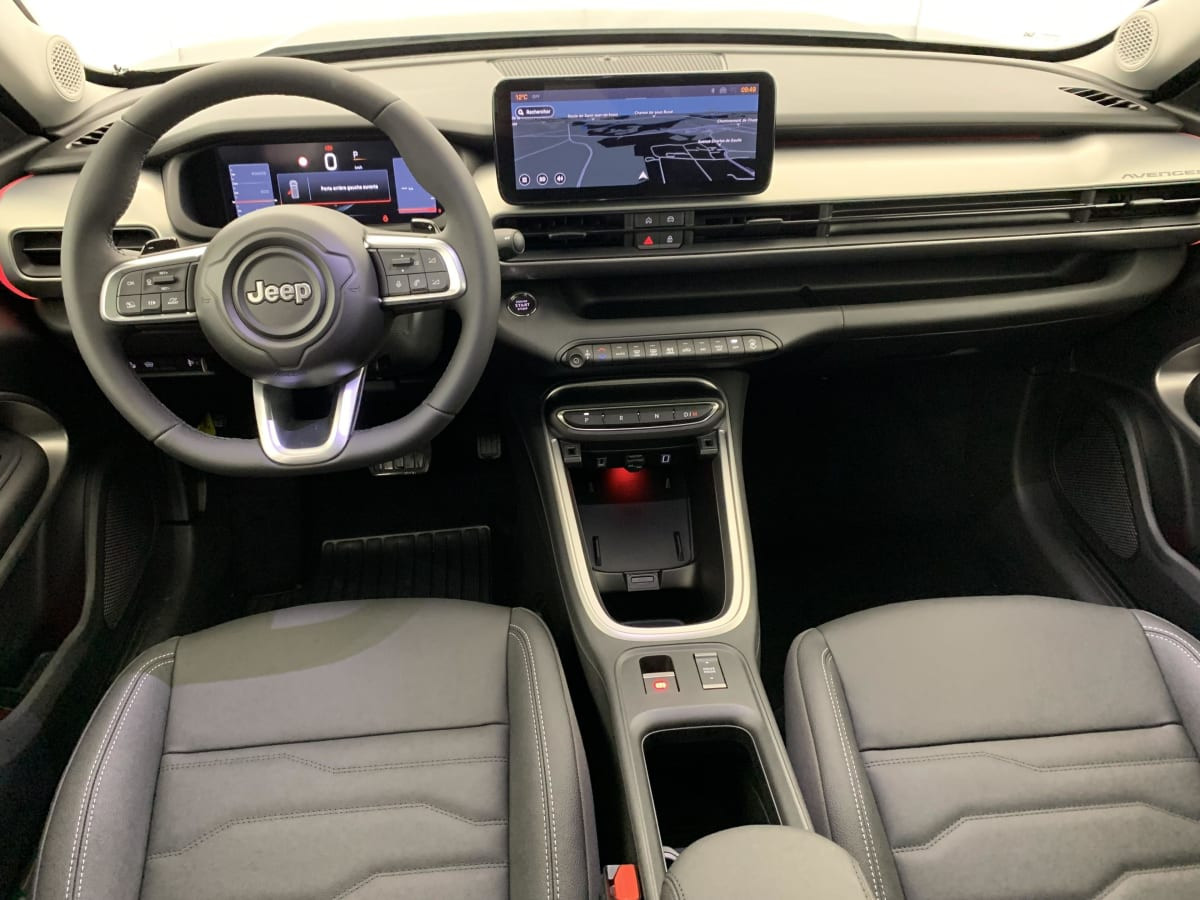 Vente en ligne Jeep Avenger 1.2 Turbo T3 110 ch e-Hybrid BVR6 Summit au prix de 28 310 €