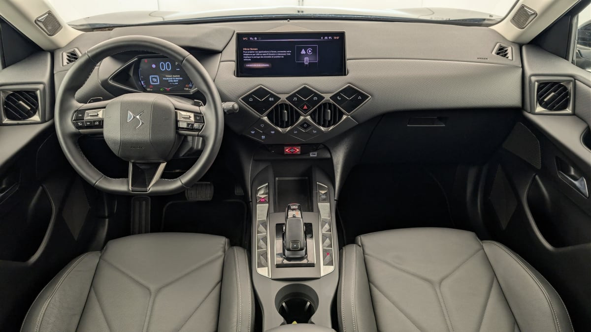 Vente en ligne Ds Ds3 Crossback PureTech 130 EAT 8 Rivoli au prix de 22 330 €