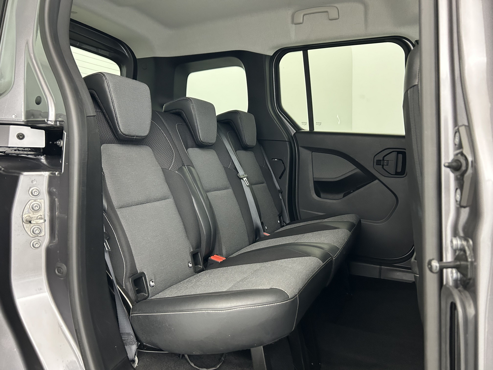 Vente en ligne Renault Kangoo 1.5 Blue dCi 115ch Techno + Roue de secours au prix de 21 980 €