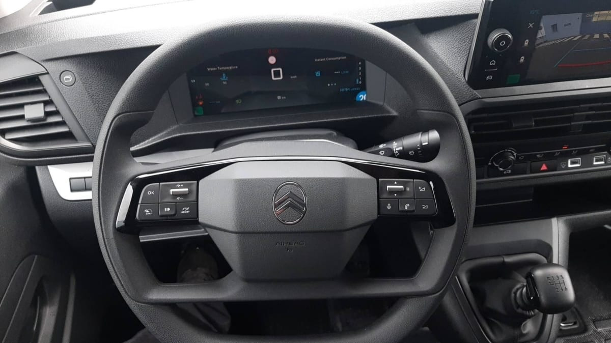 Vente en ligne Citroën Jumpy Fourgon JUMPY FGN M BLUEHDI 145 BVM6 au prix de 28 690 €