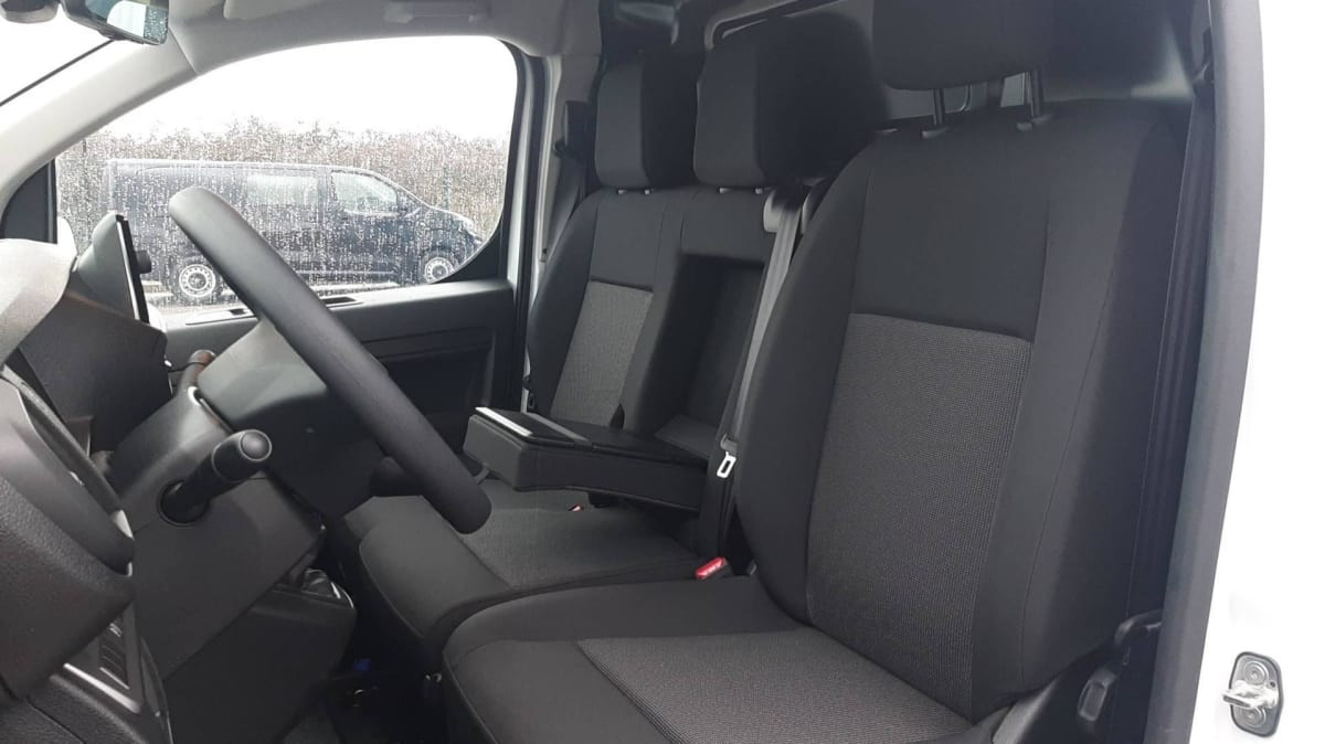 Vente en ligne Citroën Jumpy Fourgon JUMPY FGN M BLUEHDI 145 BVM6 au prix de 28 690 €