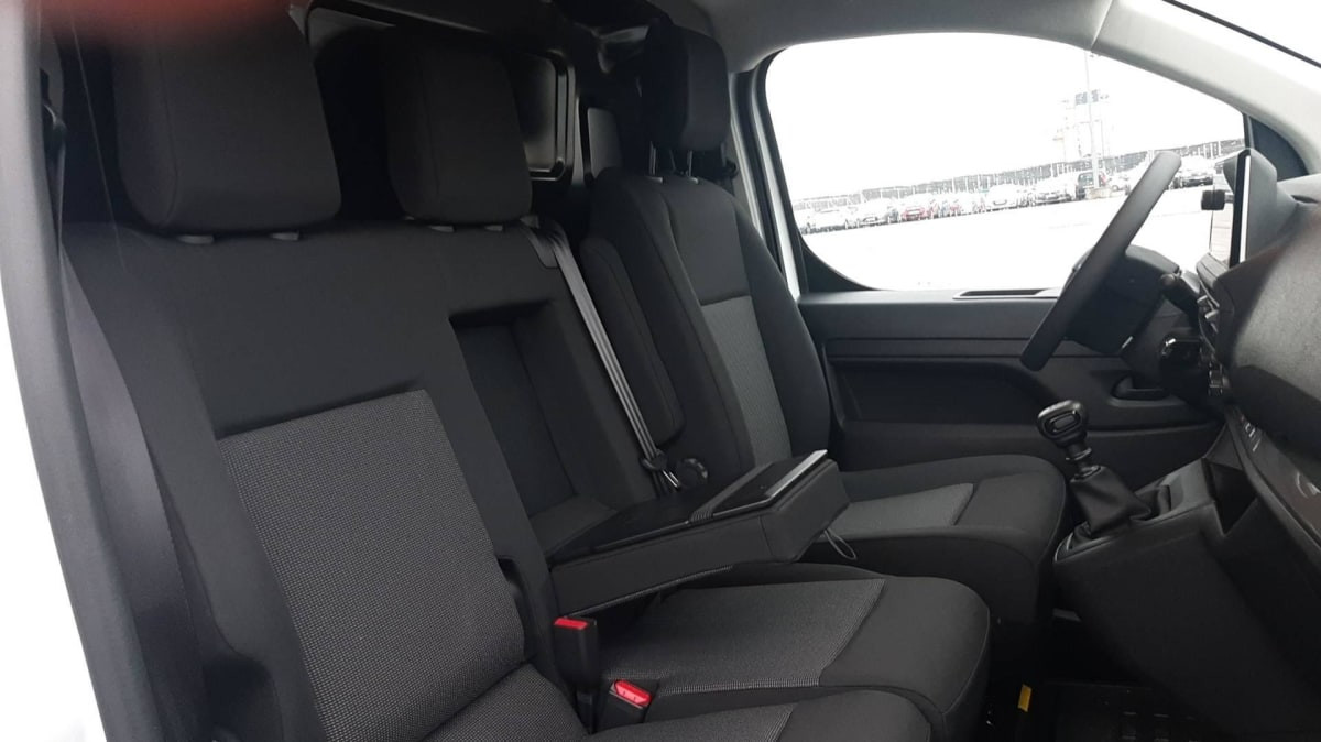 Vente en ligne Citroën Jumpy Fourgon JUMPY FGN M BLUEHDI 145 BVM6 au prix de 28 690 €