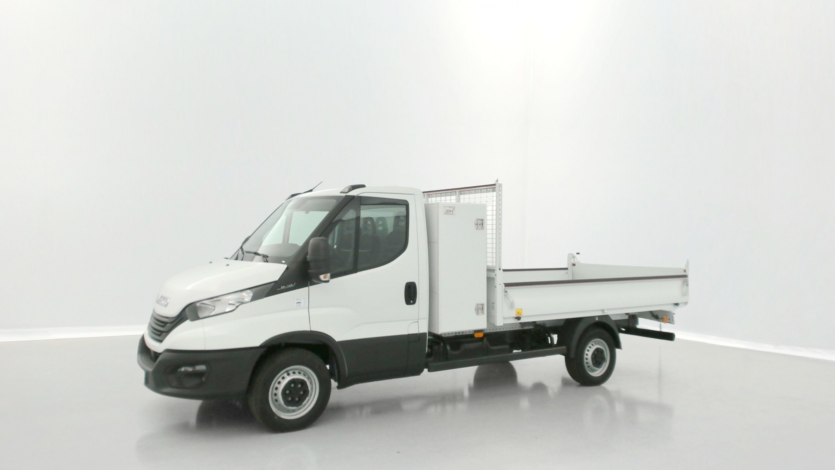 Vente en ligne Iveco Daily DAILY 35S14 2.3 136ch 3750 Benne + Coffre JPM au prix de 42 900 €