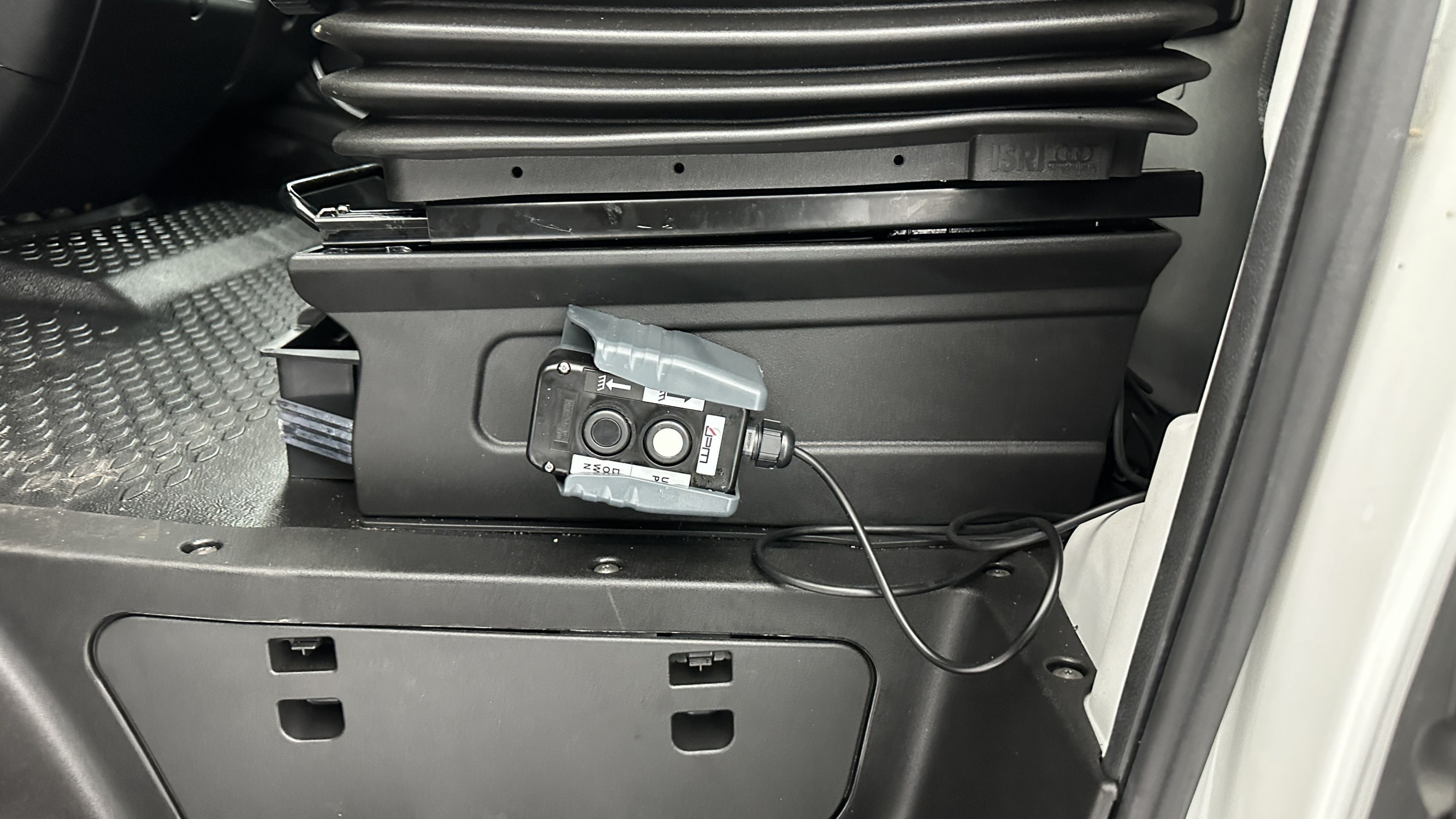 Vente en ligne Iveco Daily DAILY 35S14 2.3 136ch 3750 Benne + Coffre JPM au prix de 42 900 €