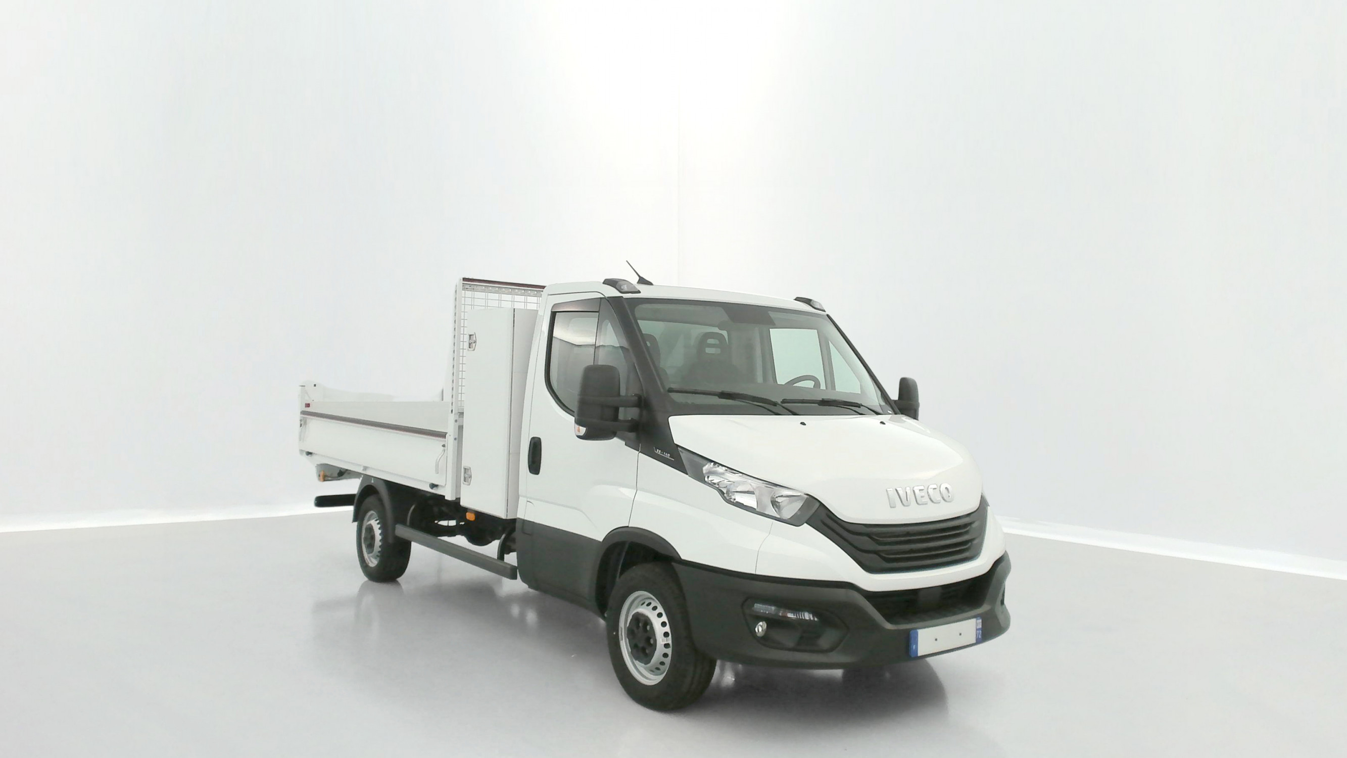 Vente en ligne Iveco Daily DAILY 35S14 2.3 136ch 3750 Benne + Coffre JPM au prix de 42 900 €