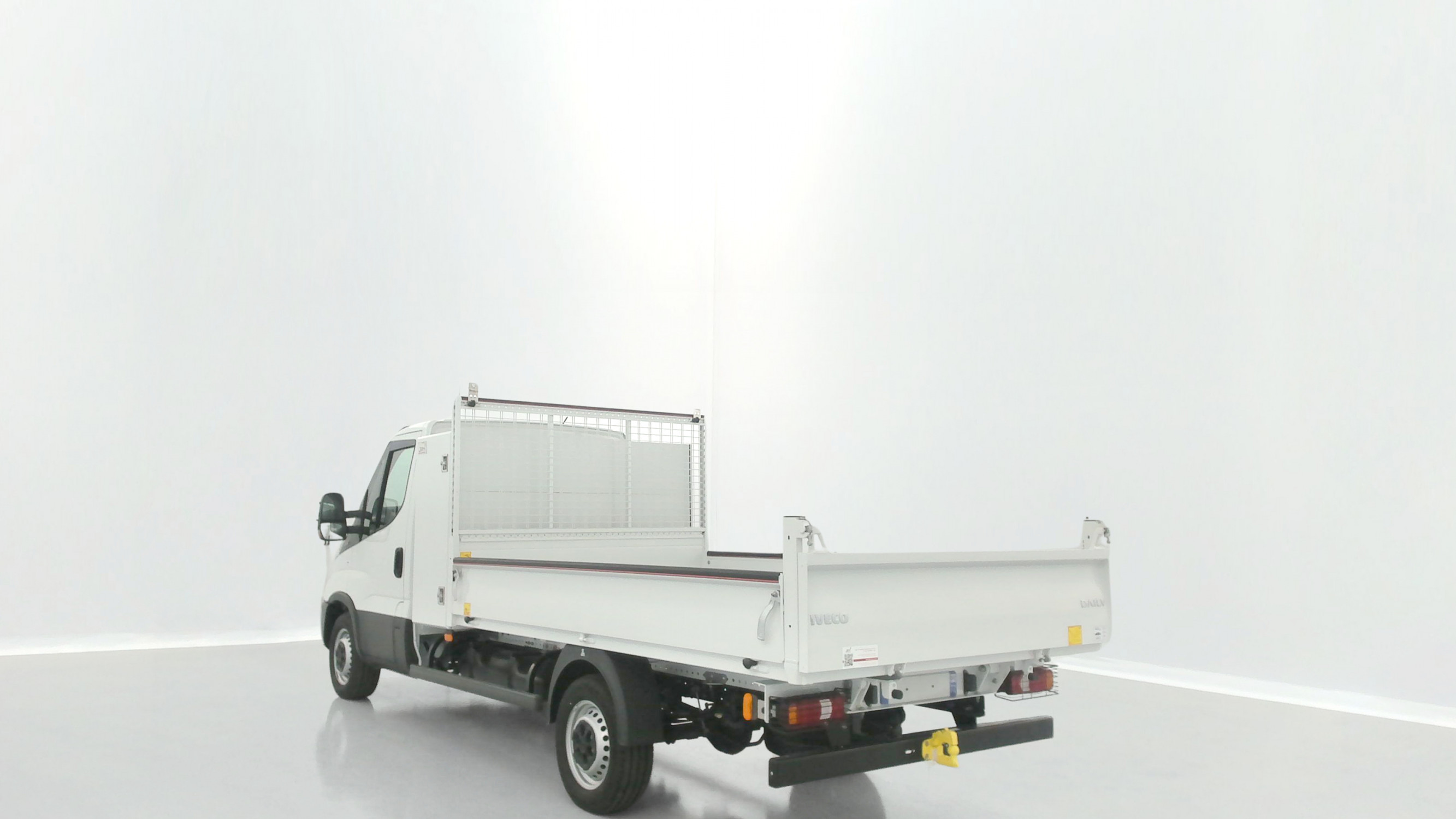 Vente en ligne Iveco Daily DAILY 35S14 2.3 136ch 3750 Benne + Coffre JPM au prix de 42 900 €