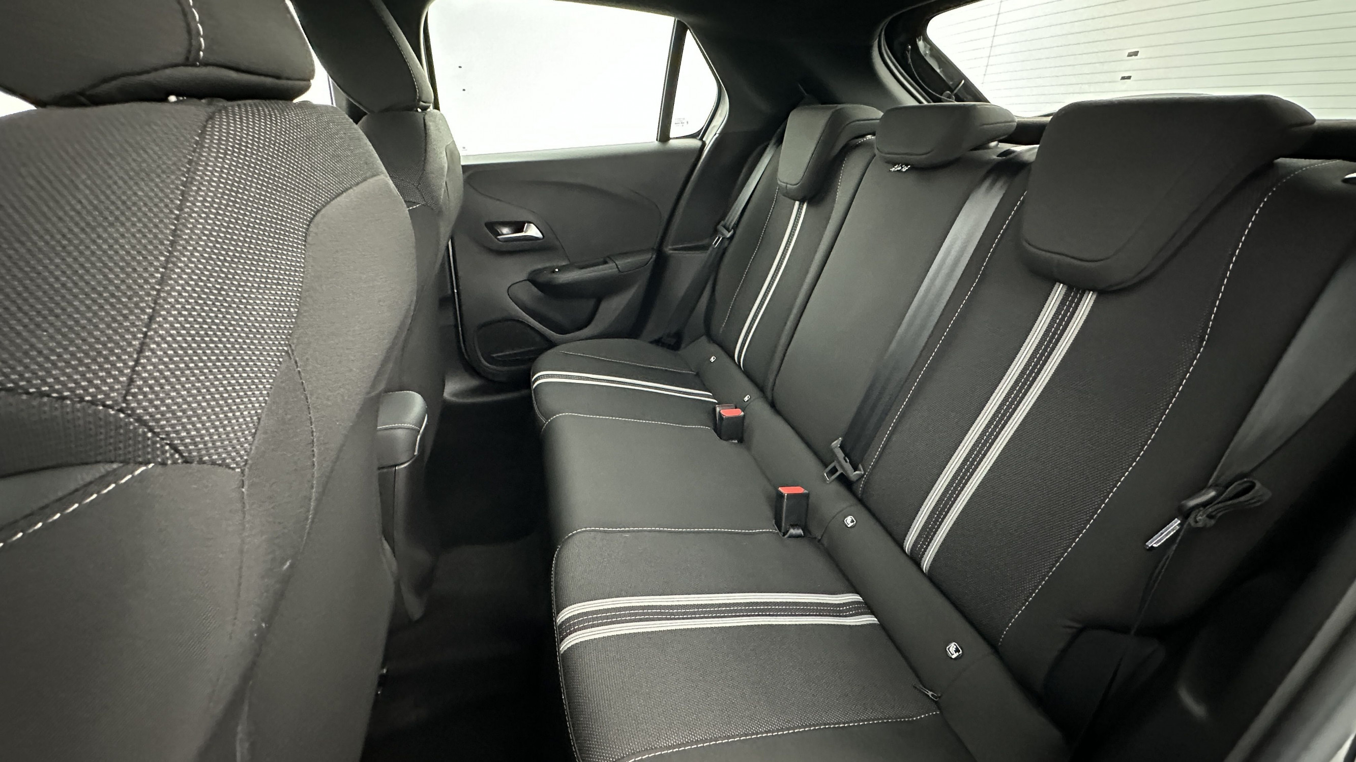 Vente en ligne Opel Corsa CORSA 1.2 Turbo 100ch GS BVA8 au prix de 19 400 €