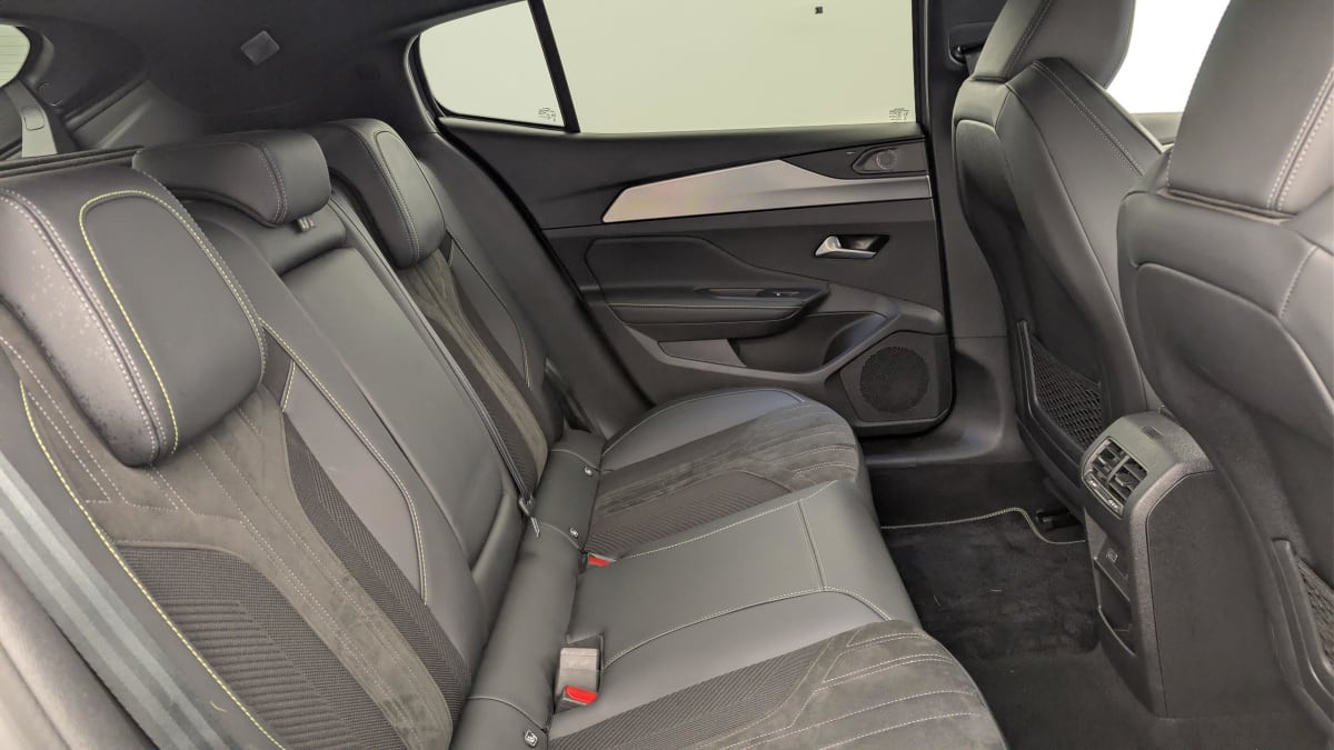 Vente en ligne Peugeot 408 Hybrid 145 e-DCS6 GT au prix de 27 070 €