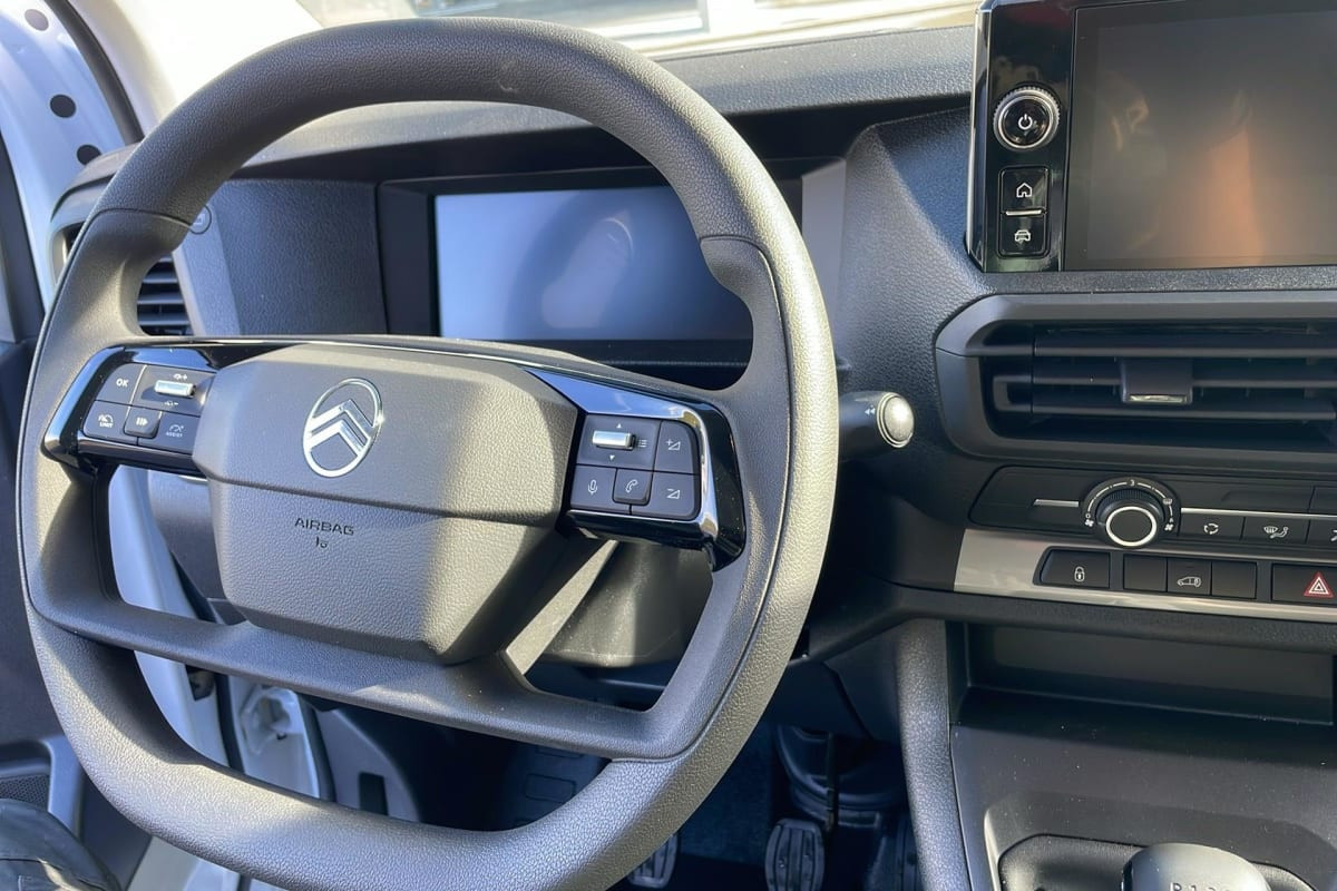 Vente en ligne Citroën Jumpy Fourgon JUMPY FGN M BLUEHDI 120 S S BVM6 au prix de 26 710 €