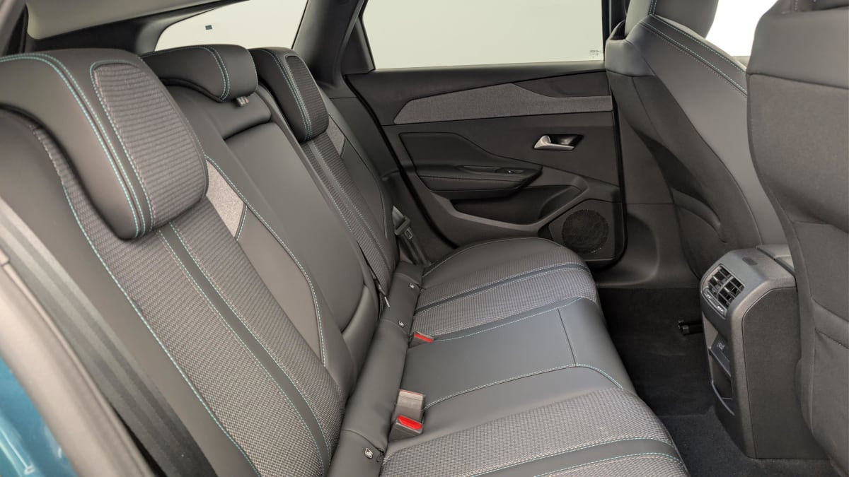 Vente en ligne Peugeot 308 SW Hybrid 145 e-DCS6 Allure au prix de 25 420 €