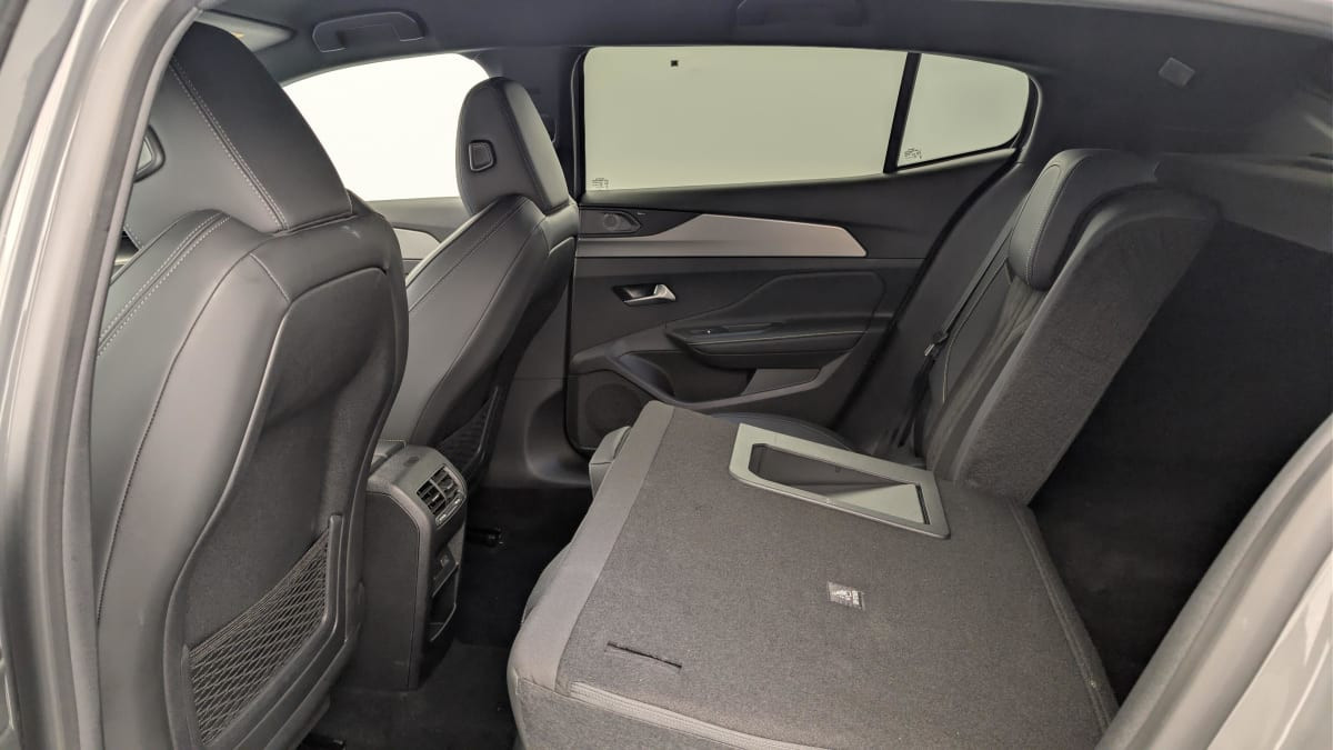 Vente en ligne Peugeot 408 Hybrid 145 e-DCS6 GT au prix de 27 070 €