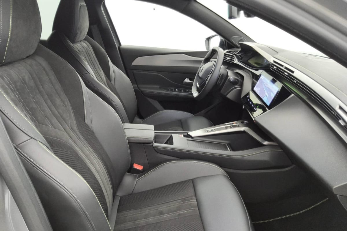 Vente en ligne Peugeot 408 Hybrid 145 e-DCS6 GT au prix de 28 510 €