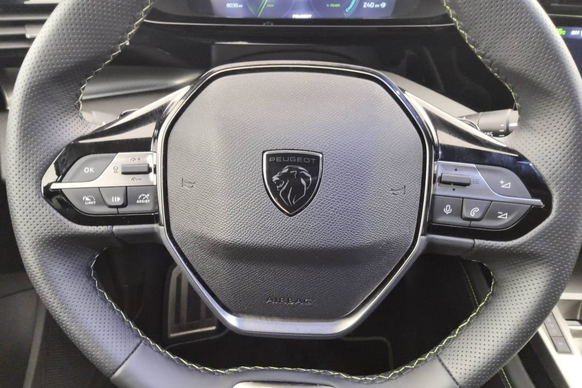 Vente en ligne Peugeot 408 Hybrid 145 e-DCS6 GT au prix de 28 510 €
