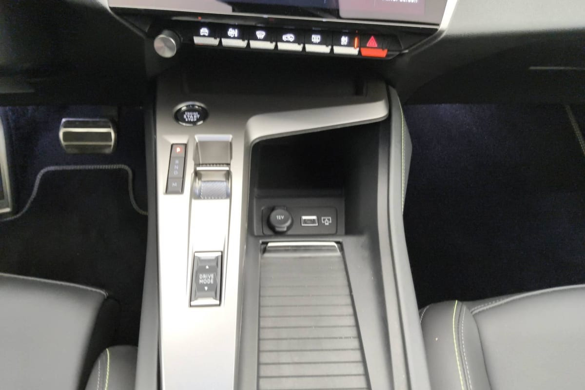 Vente en ligne Peugeot 408 Hybrid 145 e-DCS6 GT au prix de 28 510 €