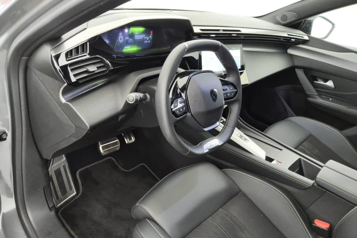 Vente en ligne Peugeot 408 Hybrid 145 e-DCS6 GT au prix de 28 510 €