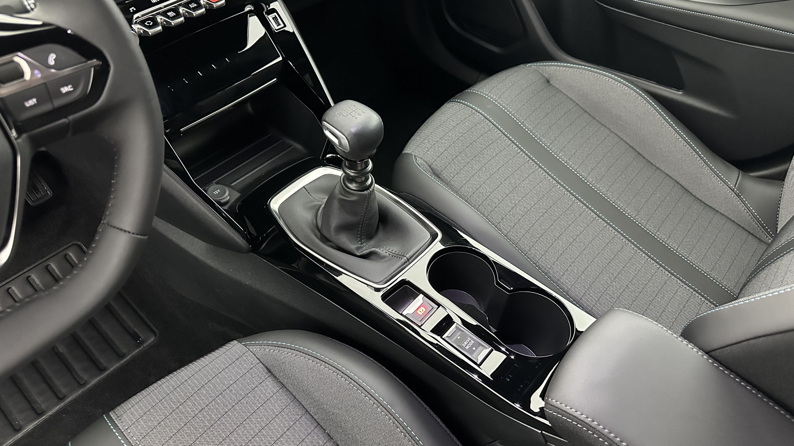 Vente en ligne Peugeot 2008 2008 1.2 PureTech 130ch Allure Pack au prix de 16 800 €