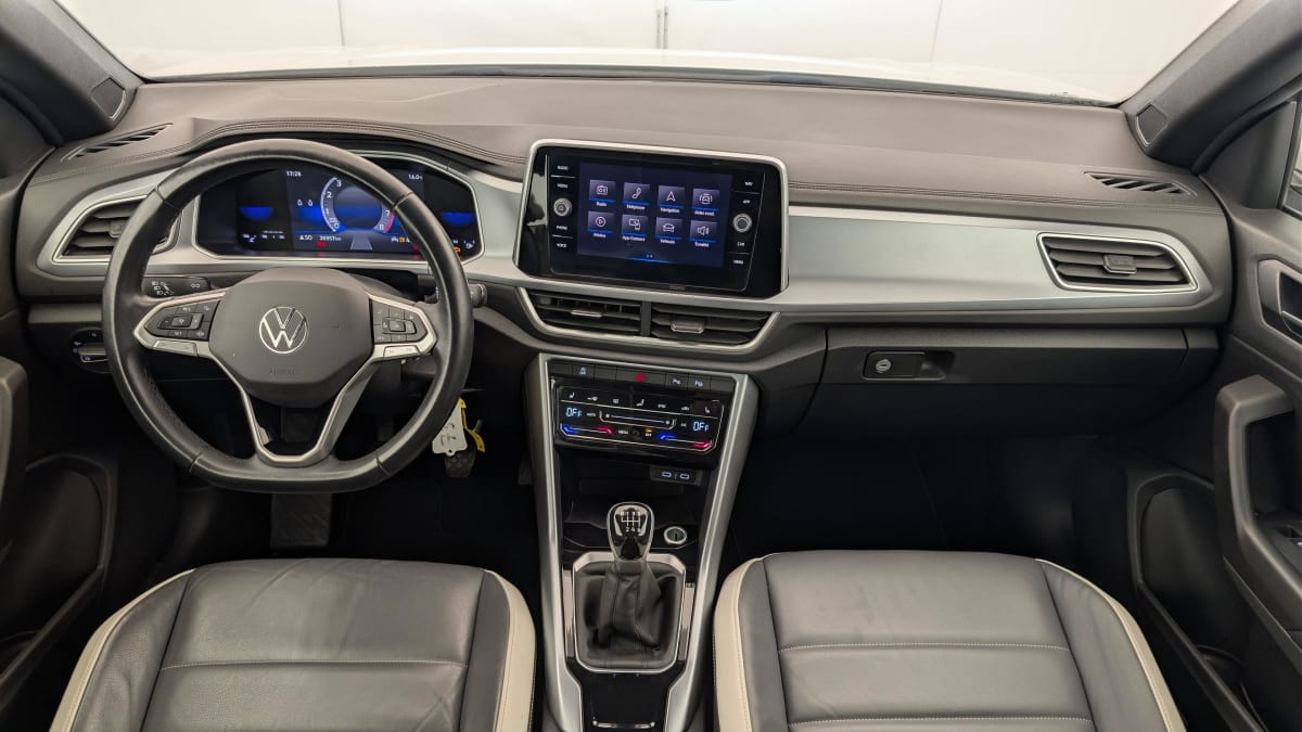 Vente en ligne Volkswagen T-Roc Cabriolet 1.0 TSI 110 Start Stop BVM6 Style au prix de 25 420 €