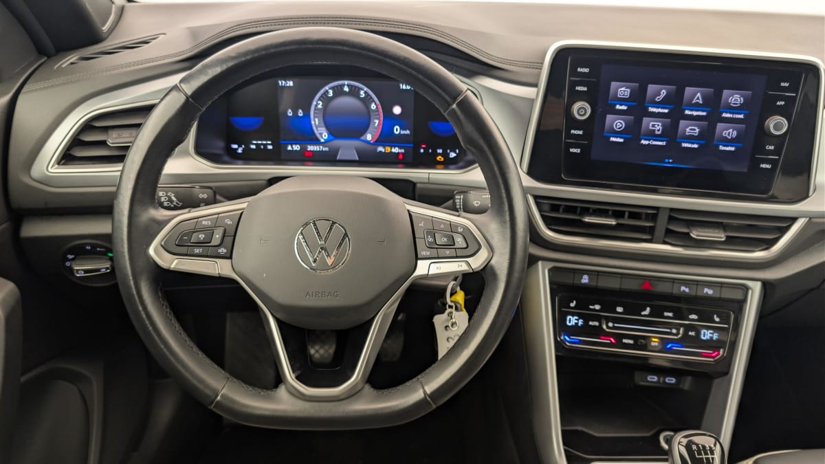 Vente en ligne Volkswagen T-Roc Cabriolet 1.0 TSI 110 Start Stop BVM6 Style au prix de 25 420 €