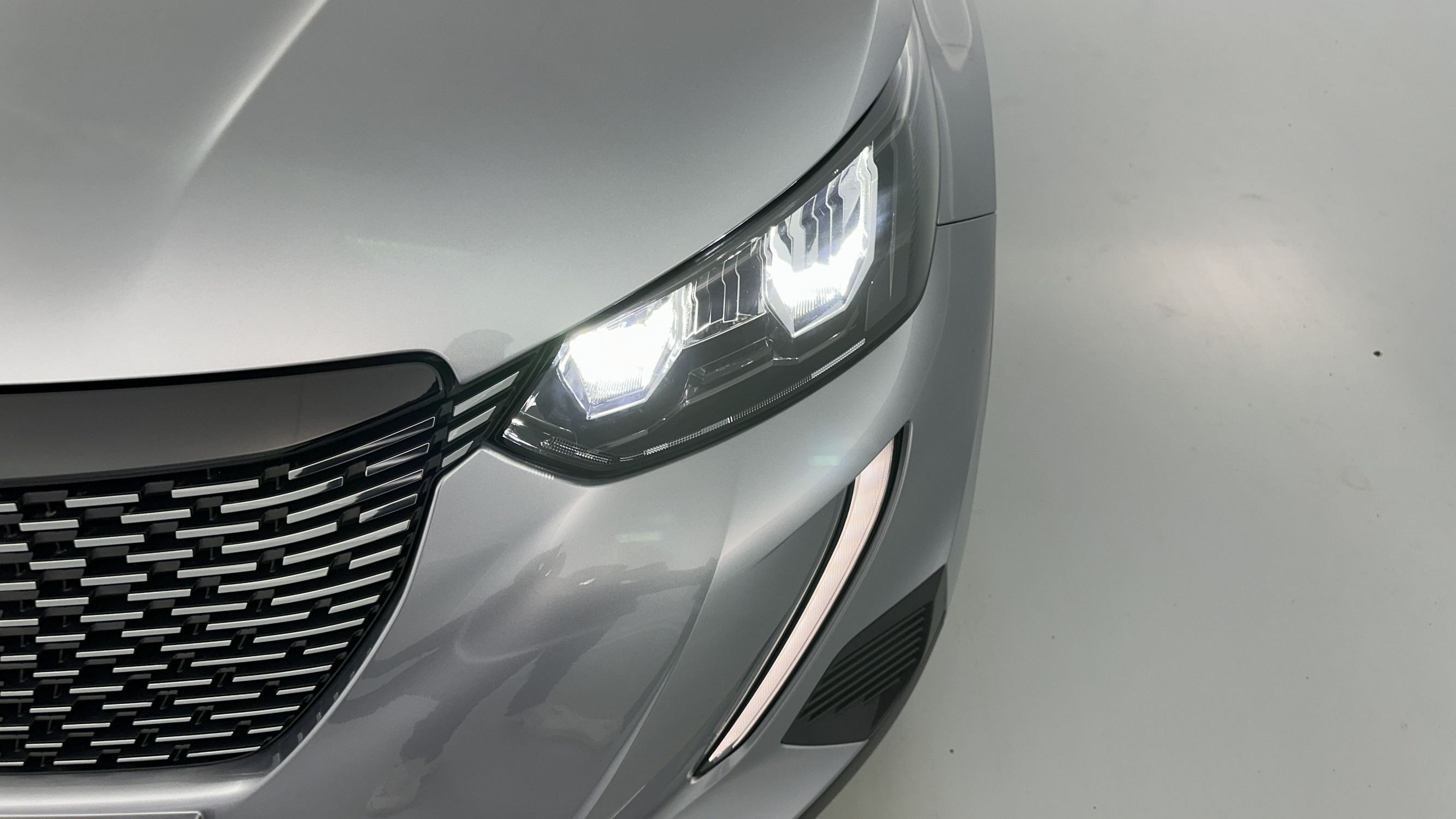 Vente en ligne Peugeot 2008 2008 1.2 PureTech 130ch Allure Pack au prix de 16 800 €