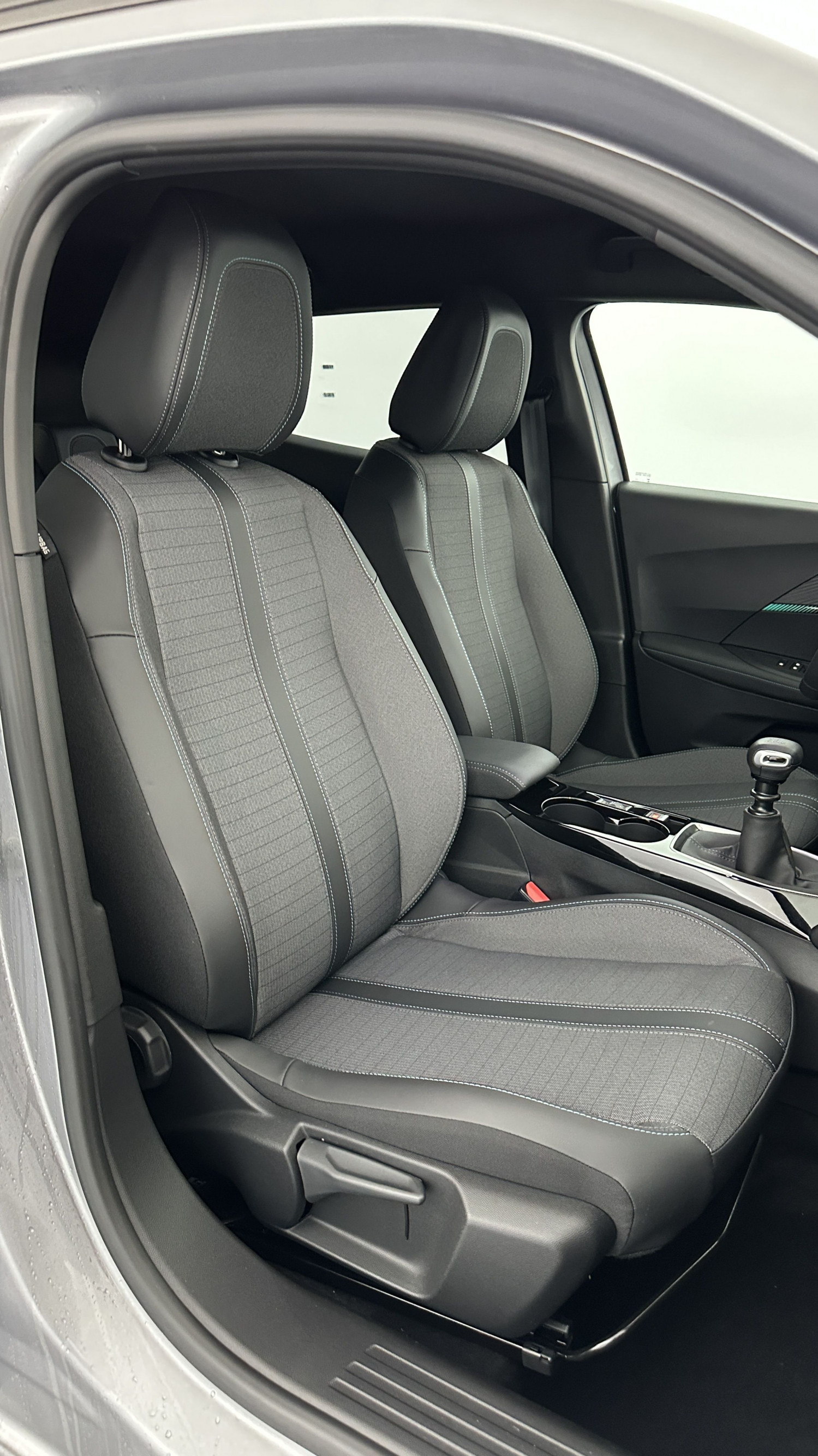 Vente en ligne Peugeot 2008 2008 1.2 PureTech 130ch Allure Pack au prix de 16 800 €