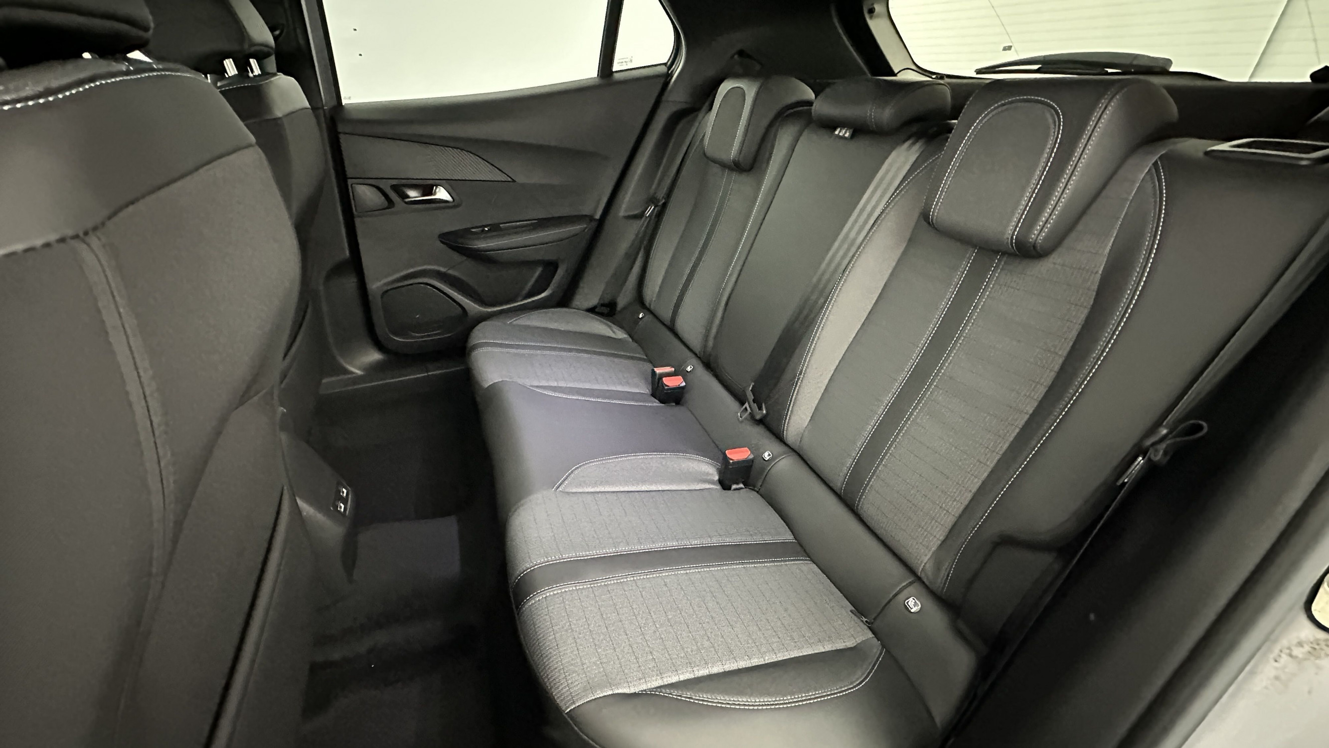 Vente en ligne Peugeot 2008 2008 1.2 PureTech 130ch Allure Pack au prix de 16 800 €