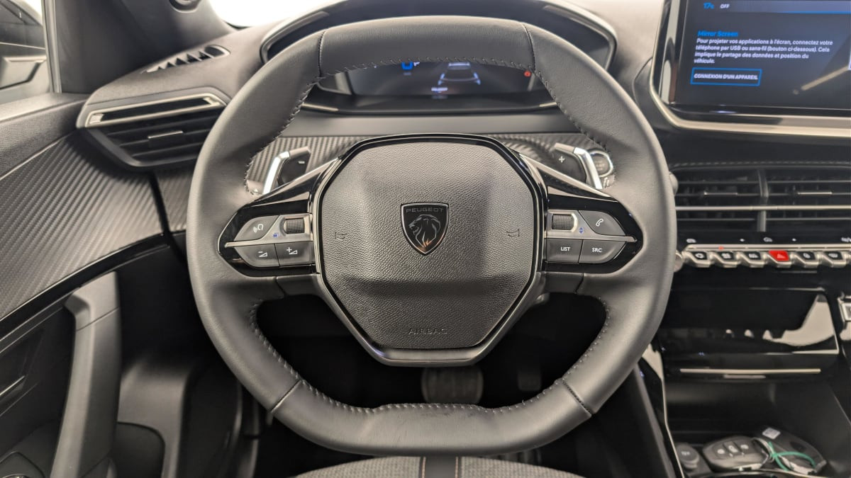 Vente en ligne Peugeot 2008 Hybrid 145 e-DCS6 Allure au prix de 23 360 €