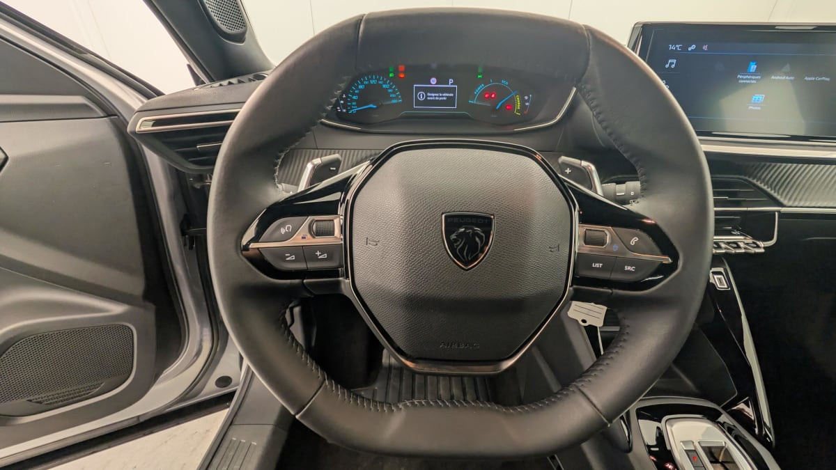 Vente en ligne Peugeot 2008 Hybrid 136 e-DCS6 Style au prix de 21 920 €