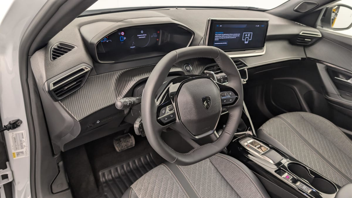 Vente en ligne Peugeot 2008 Hybrid 145 e-DCS6 Allure au prix de 23 360 €