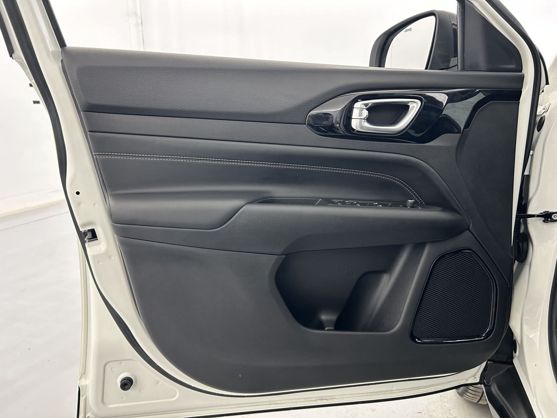 Vente en ligne Jeep Compass 1.3 GSE T4 150ch Limited 4x2 BVR6 + Toit ouvrant au prix de 21 990 €